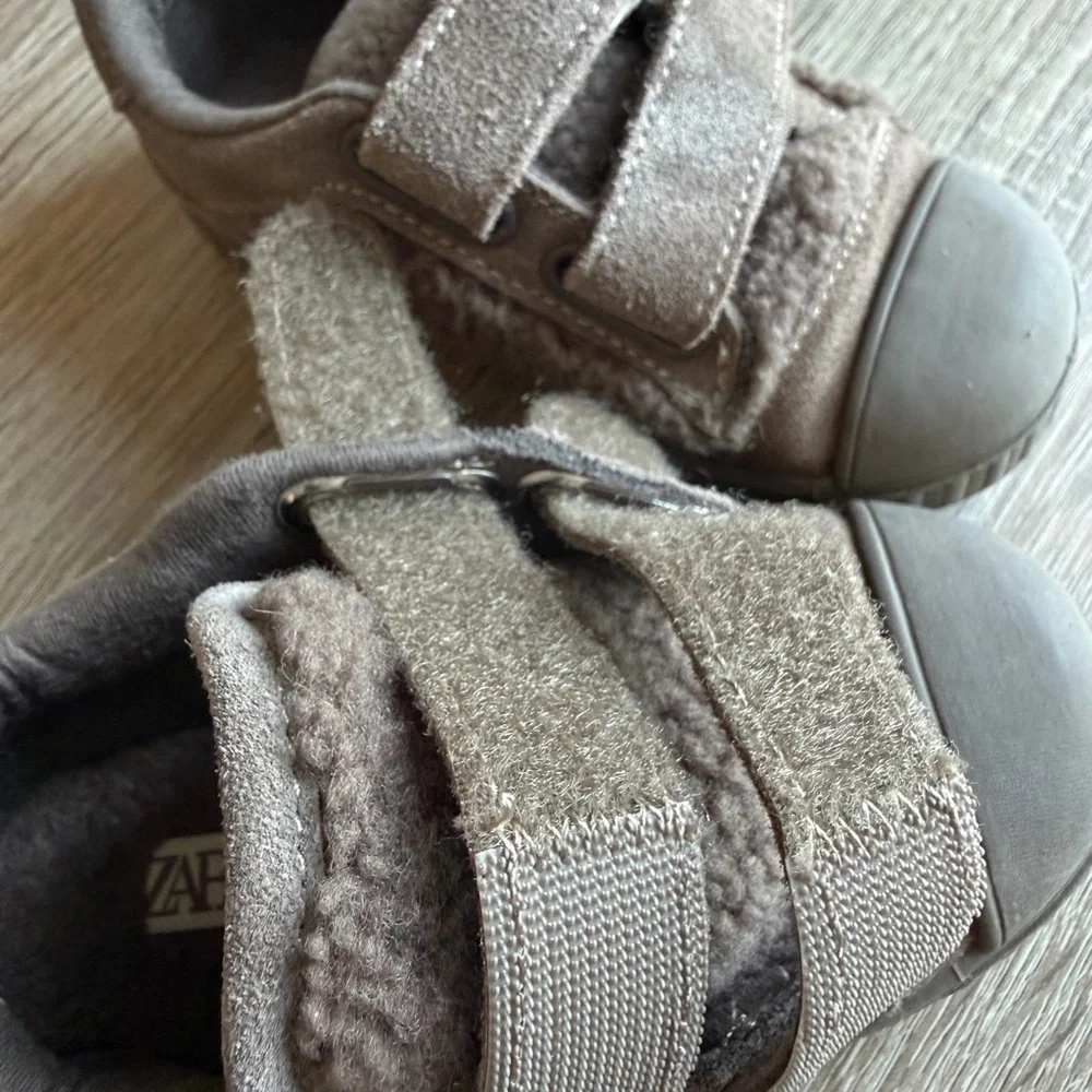 Zara toddler fleece lined sneakers 7 5.6”